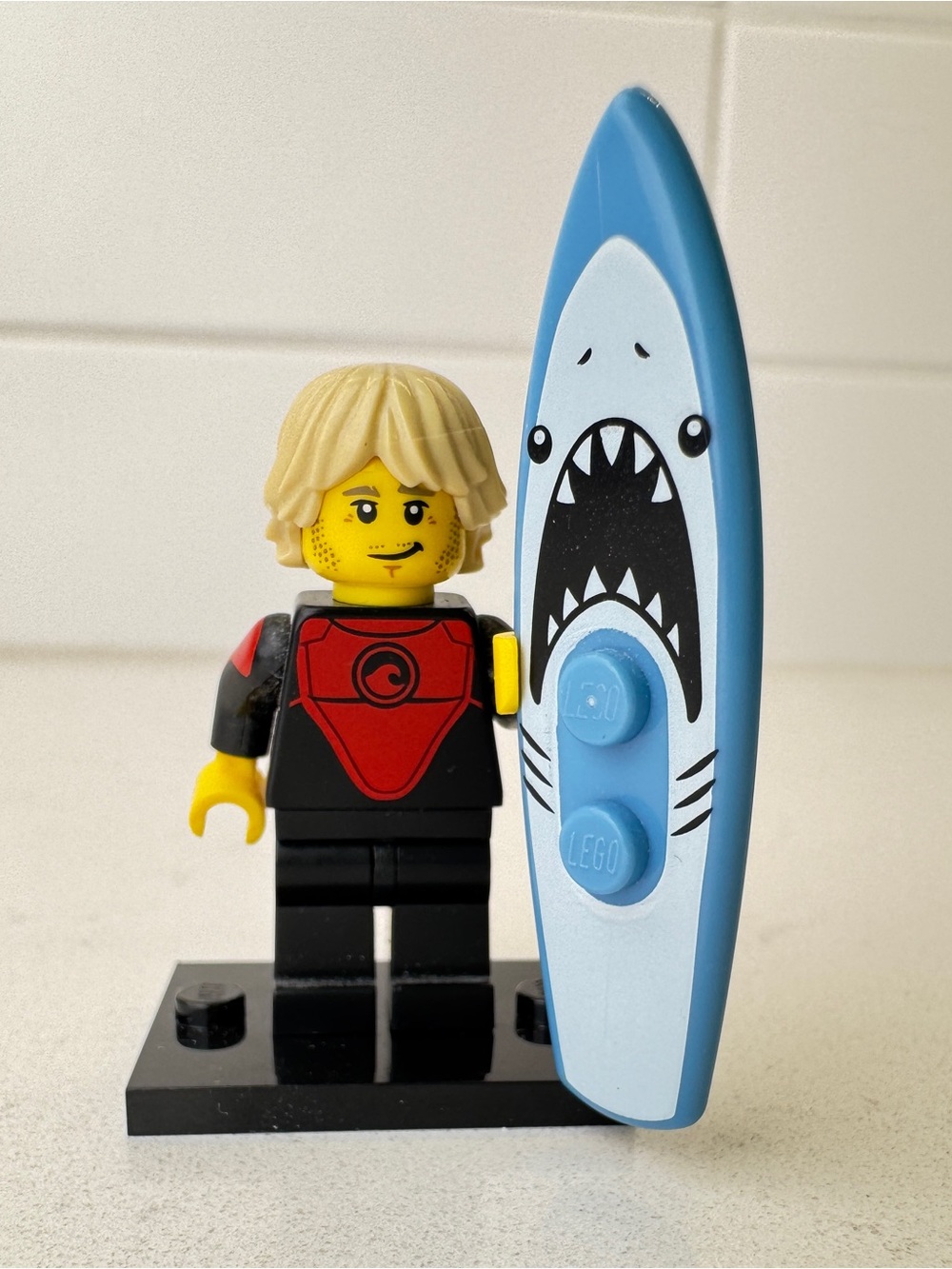 Lego Minifig - CMF Series 17 -Pro Surfer